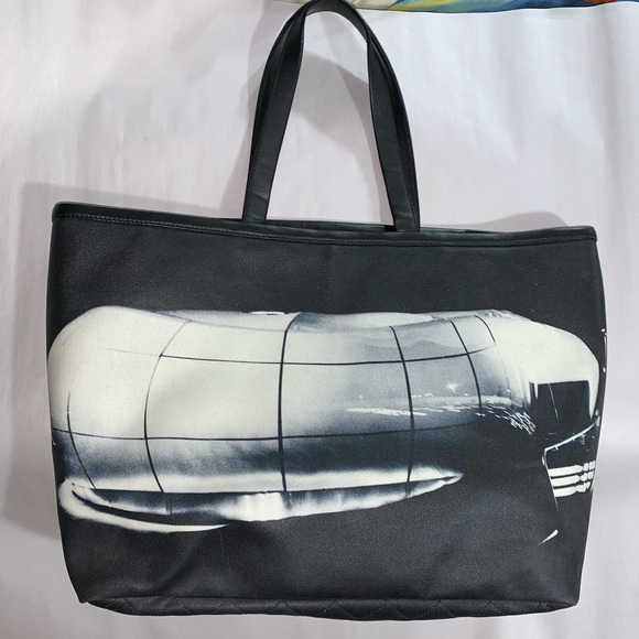 authentic CHANEL ltd edition Totebag RARE - Picture 7 of 13